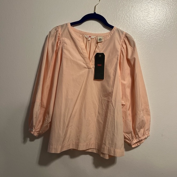 Super Cute and comfy Levi's Jordyn Top in Peach Blush - Picture 3 of 6